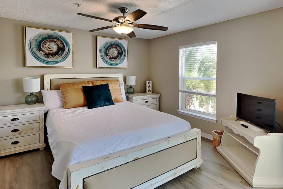 Bed, TV and multimedia, Bedroom, furniture