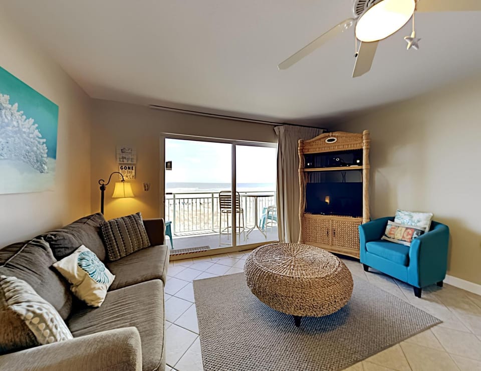 TV and multimedia, View (from property/room), Balcony/Terrace, Living room, Seating area, Sea view, furniture