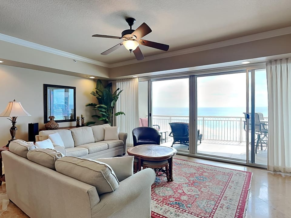 Balcony/Terrace, Living room, Seating area, Sea view, furniture