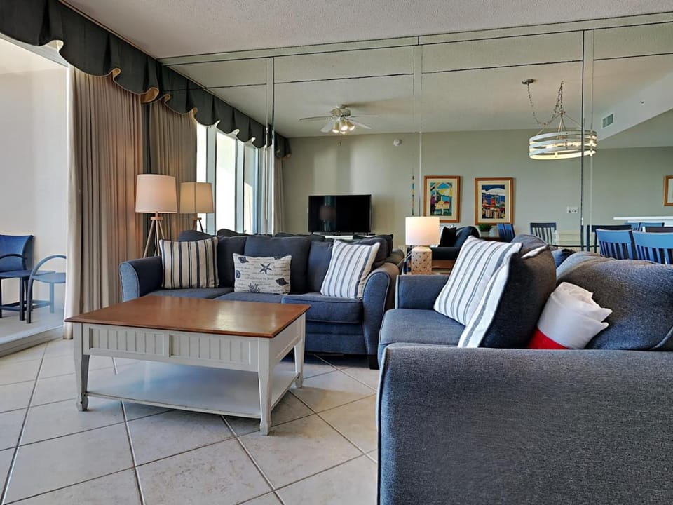 TV and multimedia, Living room, Seating area, furniture