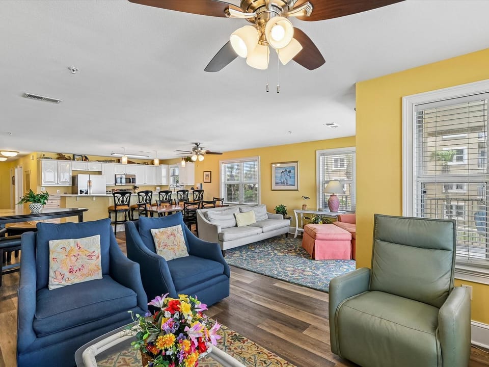 Kitchen or kitchenette, Living room, Seating area, Dining area, furniture