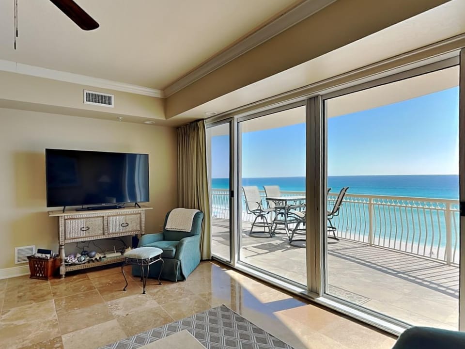 TV and multimedia, Balcony/Terrace, Living room, Seating area, Sea view, air conditioner