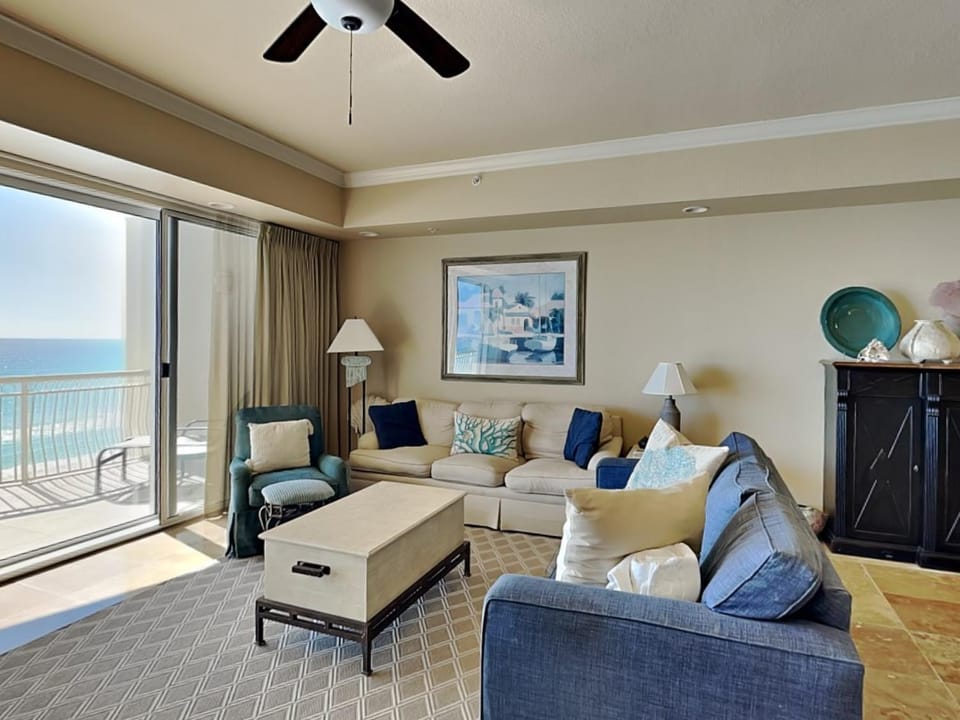 Balcony/Terrace, Living room, Seating area, Sea view, furniture