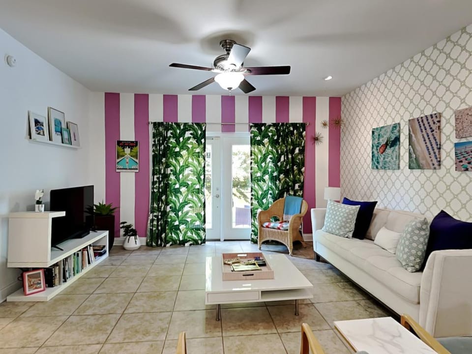 TV and multimedia, Living room, Seating area, furniture
