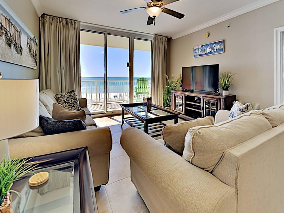 TV and multimedia, View (from property/room), Balcony/Terrace, Living room, Seating area, Sea view, furniture