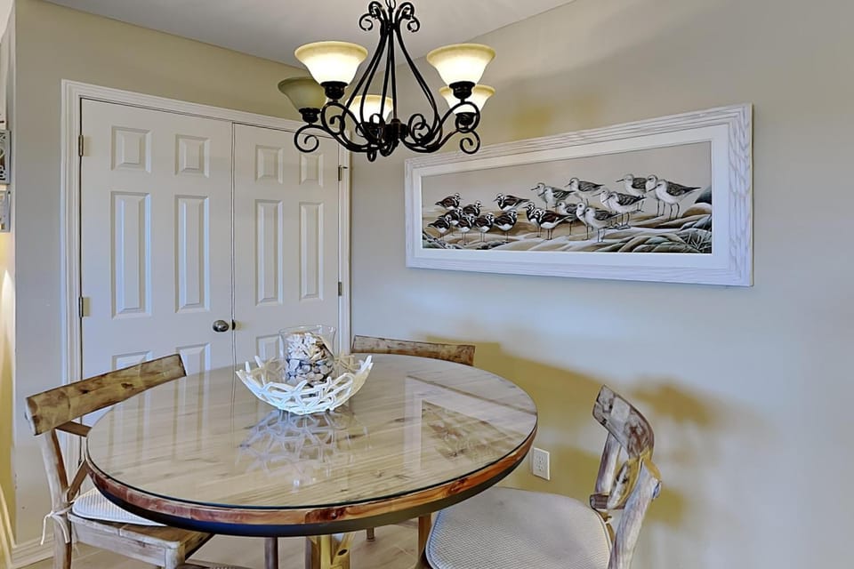 Seating area, Dining area, furniture