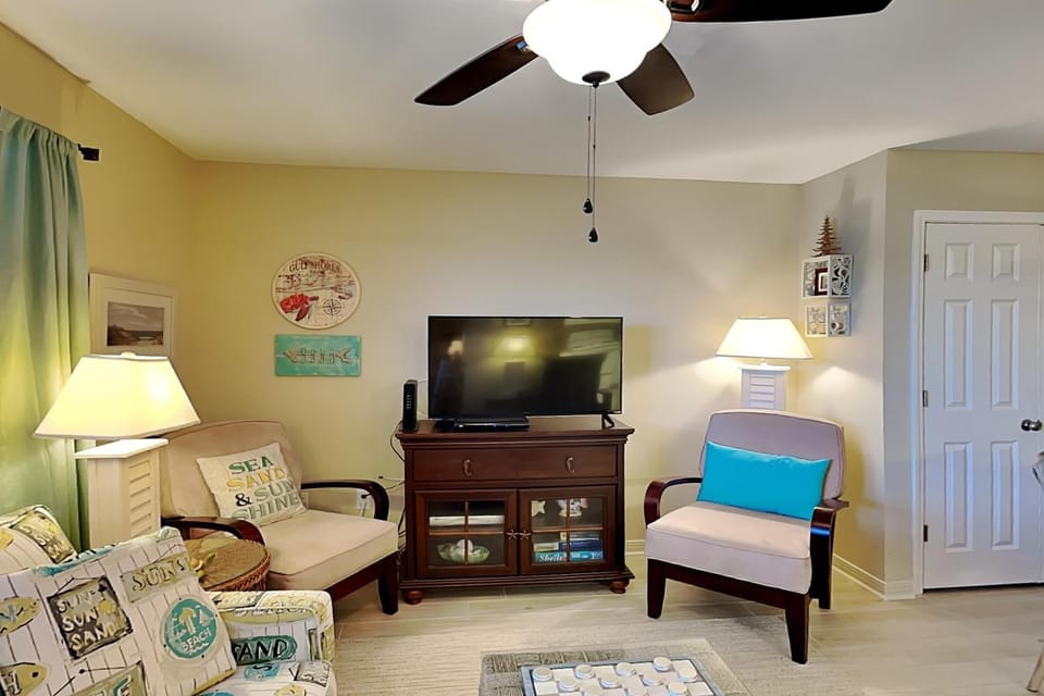 TV and multimedia, Living room, Seating area, furniture