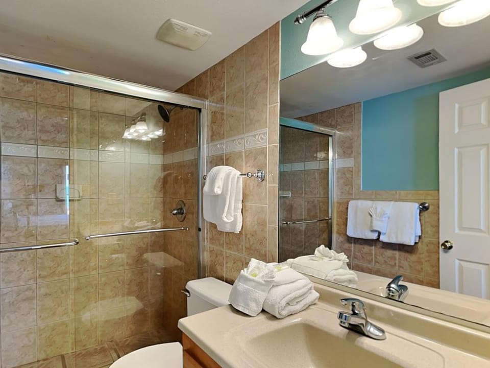 Shower, Toilet, Bathroom, towels