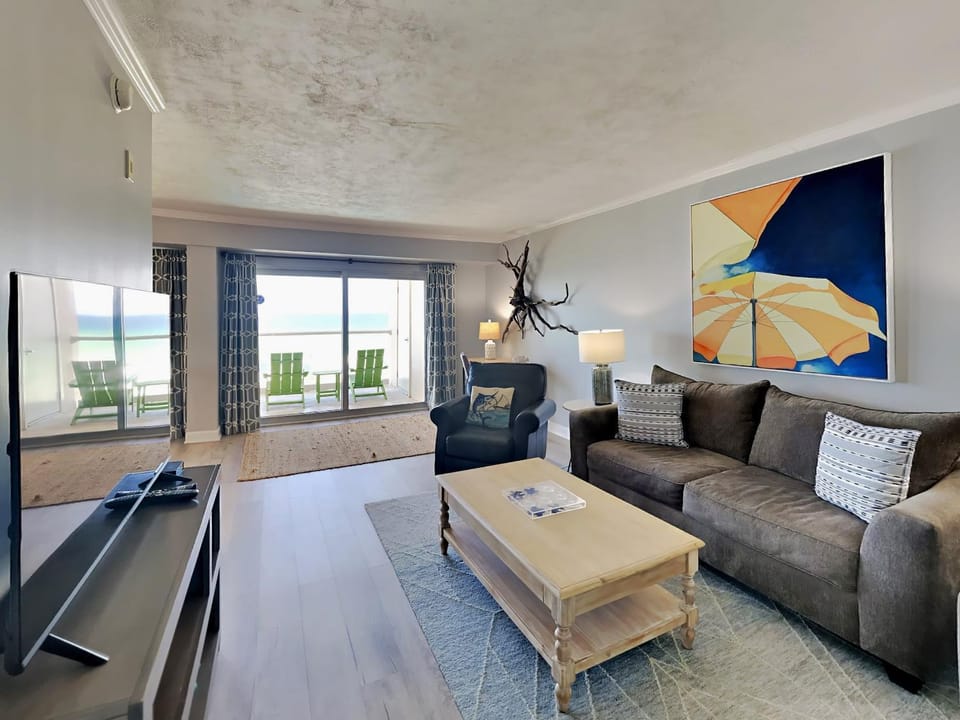 TV and multimedia, View (from property/room), Balcony/Terrace, Living room, Seating area, Sea view, furniture