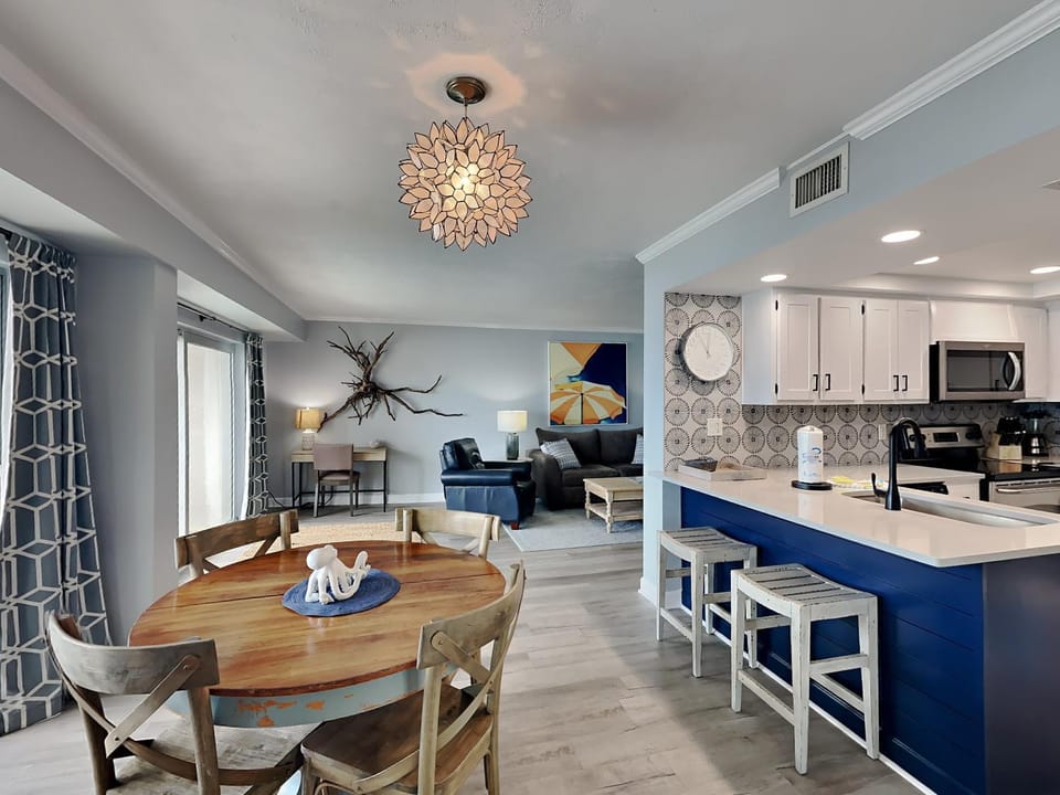 Kitchen or kitchenette, Living room, Seating area, Dining area, furniture, microwave, air conditioner
