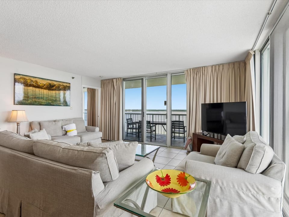 TV and multimedia, Balcony/Terrace, Living room, Seating area, Sea view, furniture