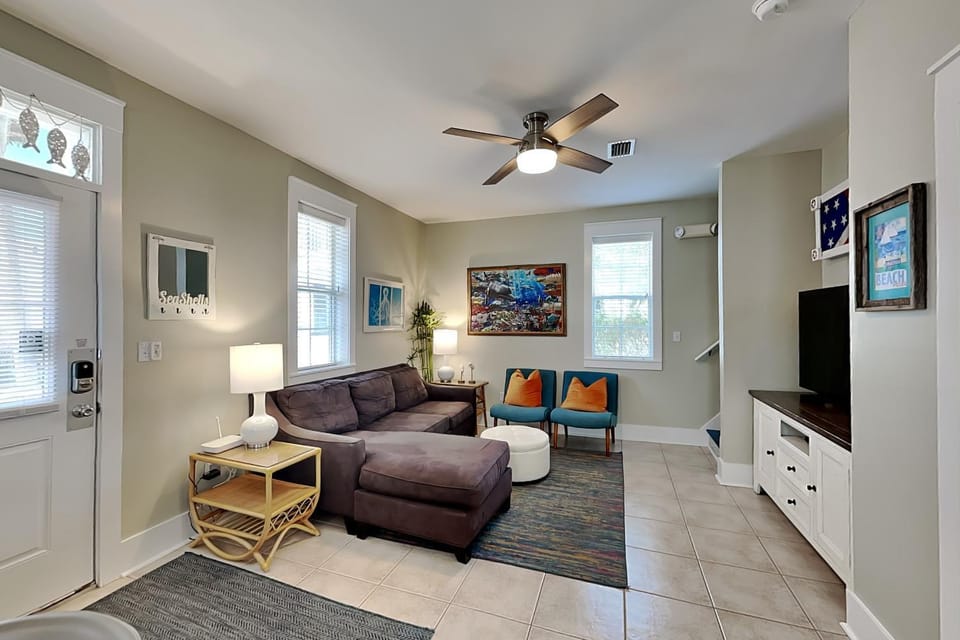 TV and multimedia, Living room, Seating area, furniture