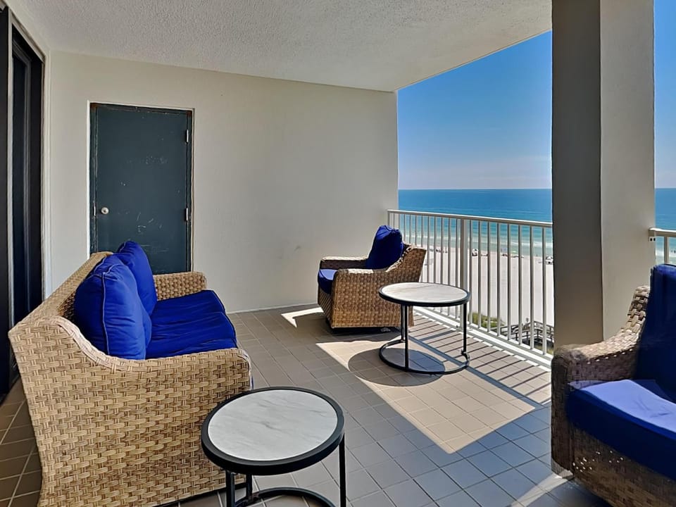 Balcony/Terrace, Seating area, Beach, Sea view