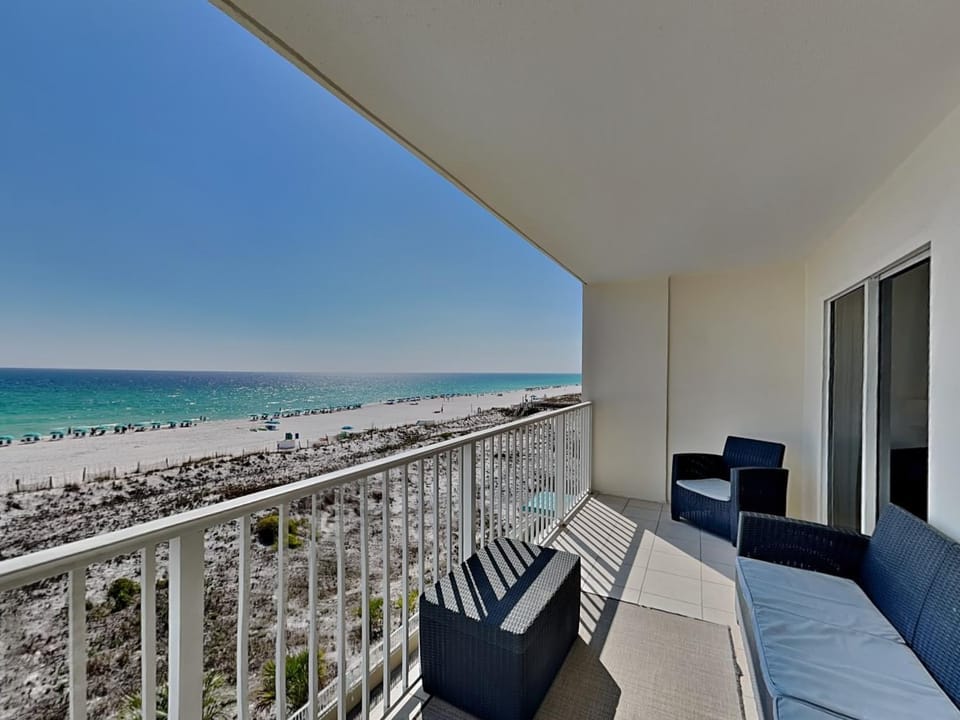 Balcony/Terrace, Seating area, Beach, Sea view