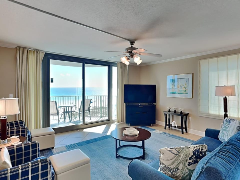 TV and multimedia, Balcony/Terrace, Living room, Seating area, Sea view, furniture