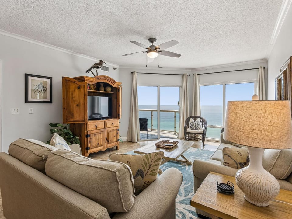 TV and multimedia, View (from property/room), Balcony/Terrace, Living room, Seating area, Sea view, furniture