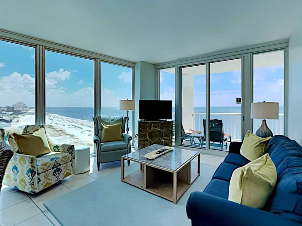 TV and multimedia, View (from property/room), Balcony/Terrace, Living room, Seating area, Beach, Sea view, furniture