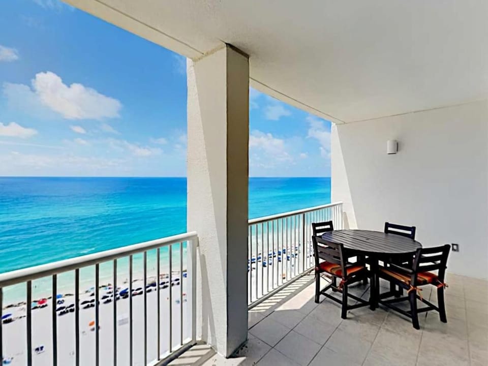 Balcony/Terrace, Dining area, Beach, Sea view, furniture