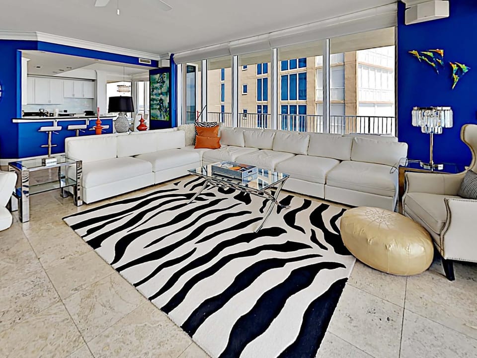 View (from property/room), Kitchen or kitchenette, Living room, Seating area, furniture, air conditioner