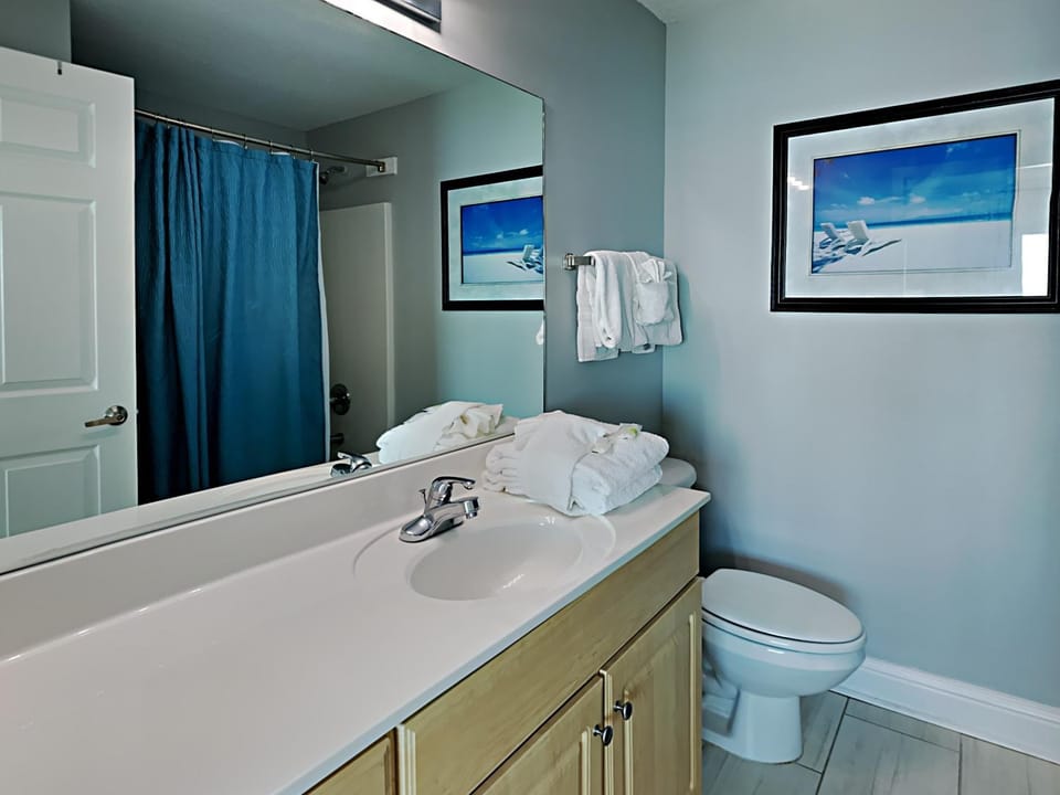Toilet, Bathroom, towels