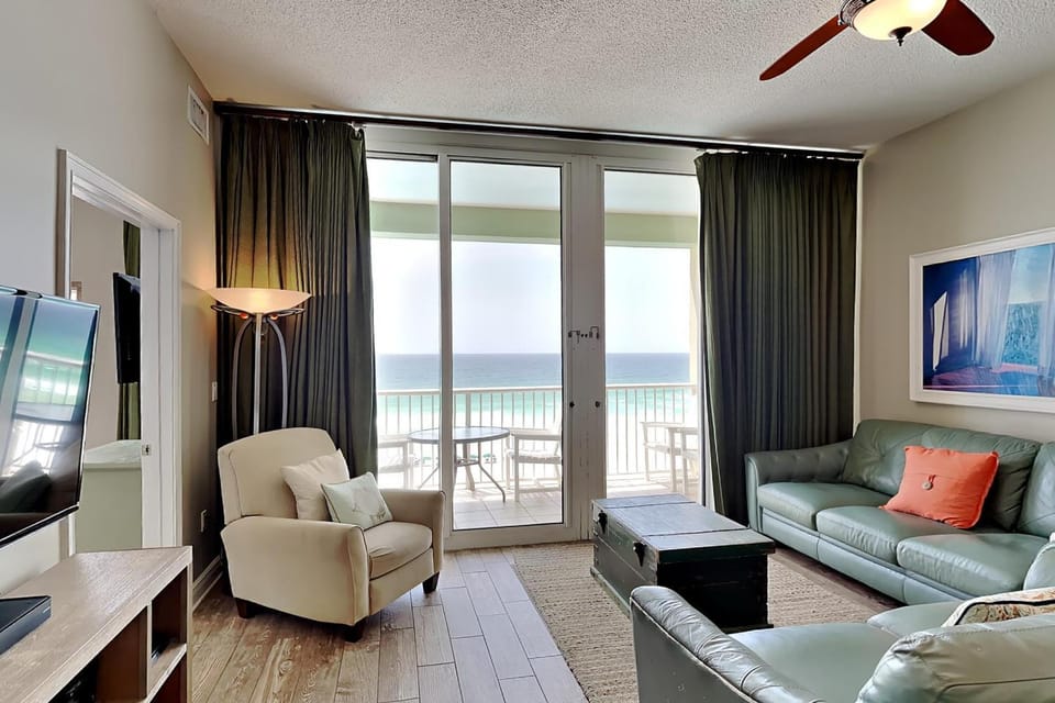 TV and multimedia, View (from property/room), Balcony/Terrace, Living room, Seating area, Sea view, furniture