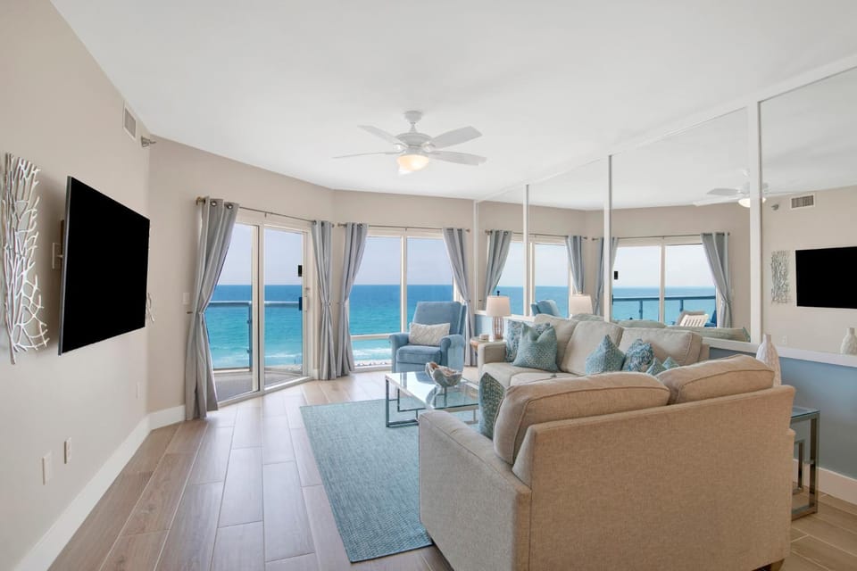 TV and multimedia, View (from property/room), Balcony/Terrace, Living room, Seating area, Sea view, furniture