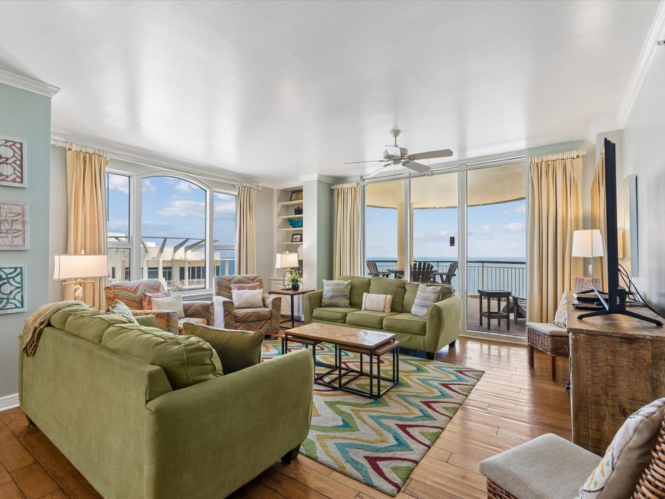 TV and multimedia, Balcony/Terrace, Living room, Seating area, Sea view, furniture