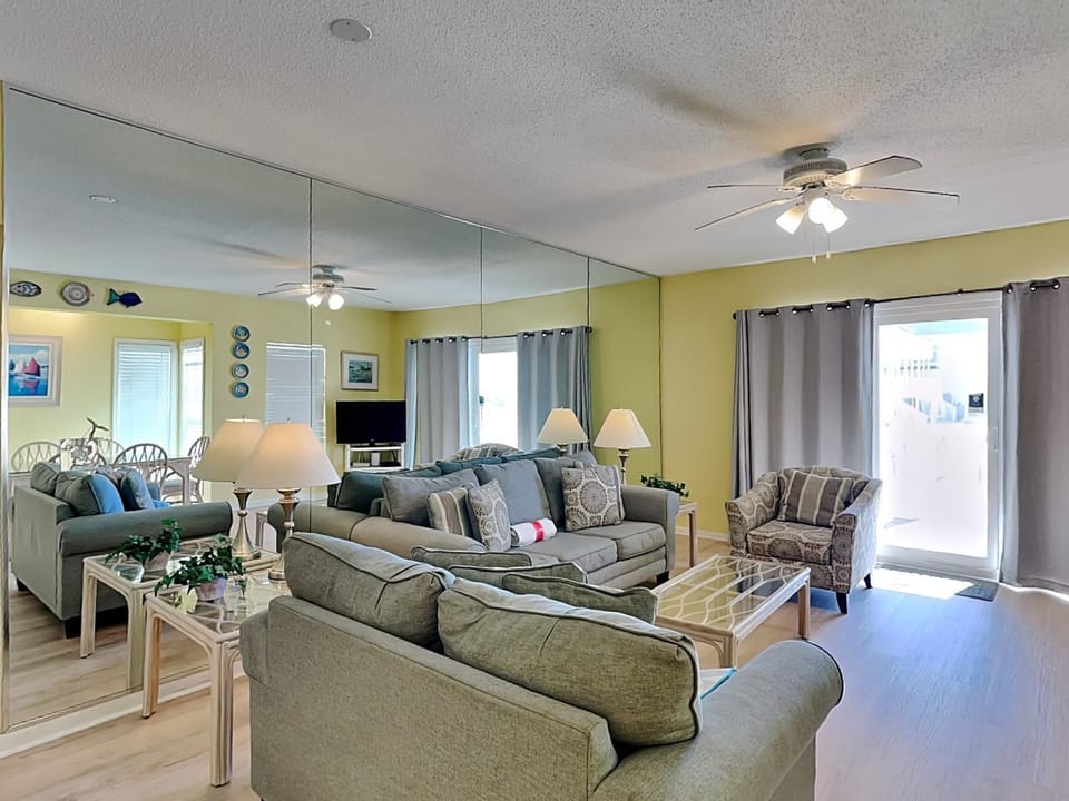 TV and multimedia, Living room, Seating area, Dining area, furniture