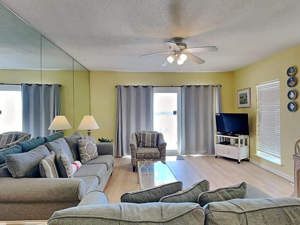 TV and multimedia, Living room, Seating area, furniture