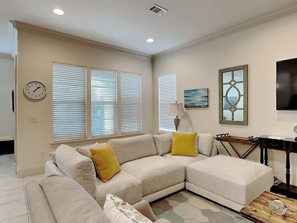 TV and multimedia, Living room, Seating area, furniture
