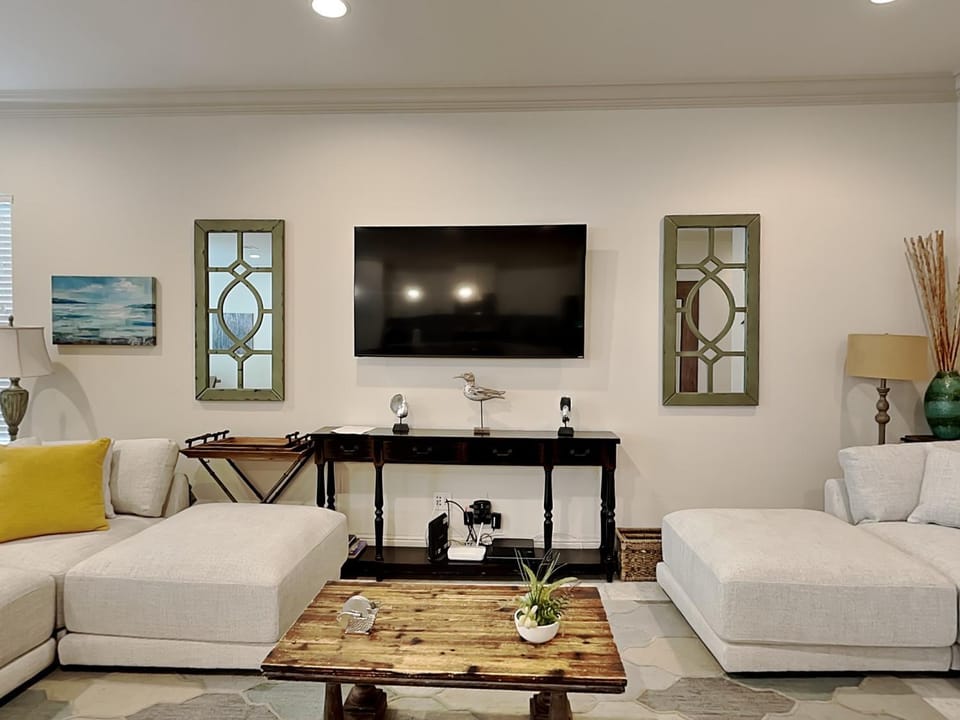 TV and multimedia, Living room, Seating area, furniture