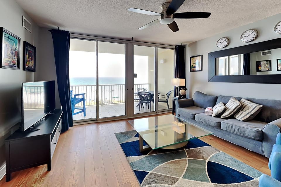 TV and multimedia, Balcony/Terrace, Living room, Seating area, Sea view, furniture