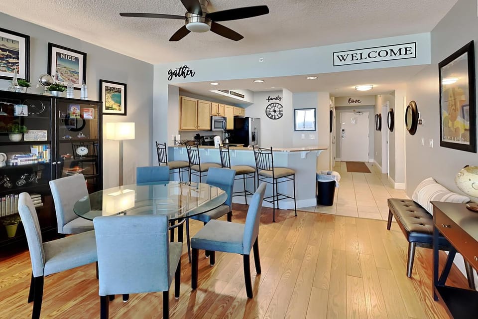 Kitchen or kitchenette, Seating area, Dining area, furniture, microwave, air conditioner