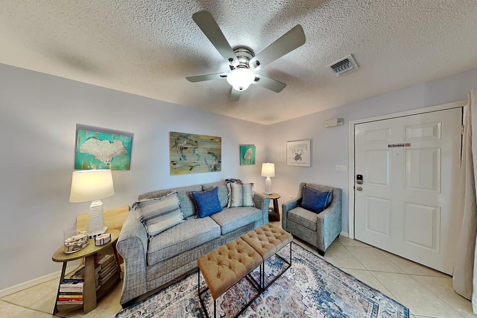 Living room, Seating area, furniture