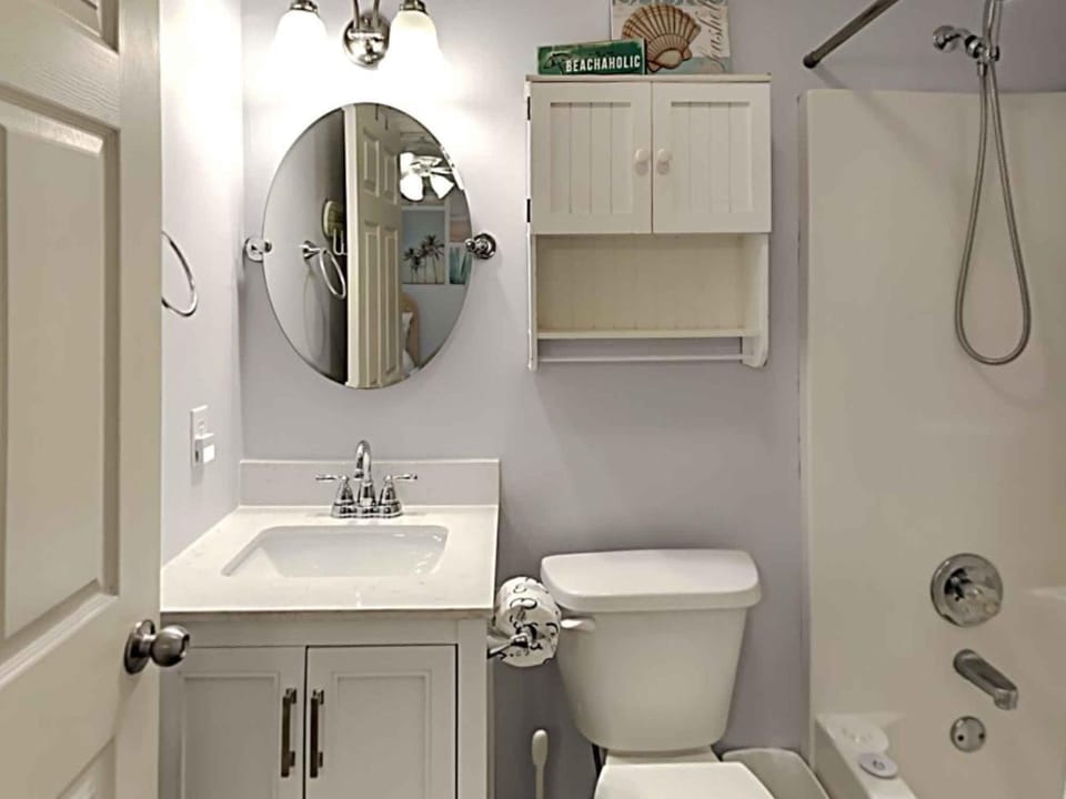 Toilet, Bathroom, towels
