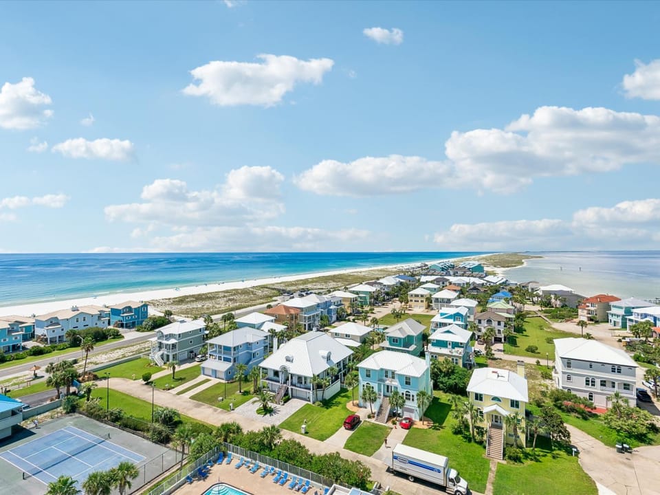Property building, Natural landscape, Bird's eye view, Garden, Beach, Sea view, Swimming pool