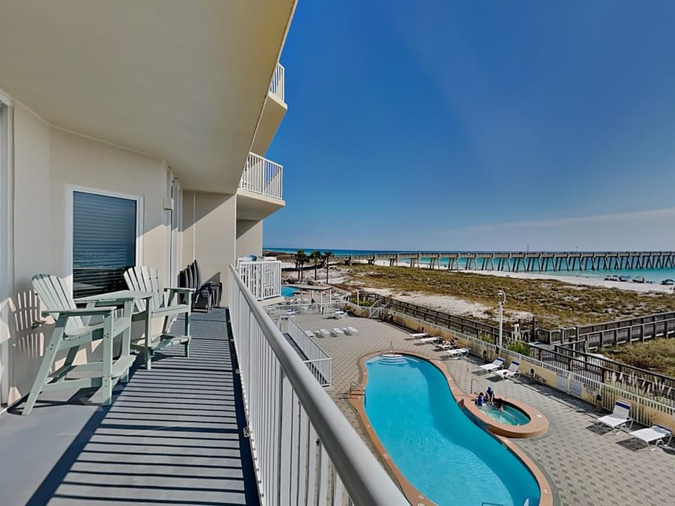 Balcony/Terrace, Seating area, Pool view, Sea view, Swimming pool