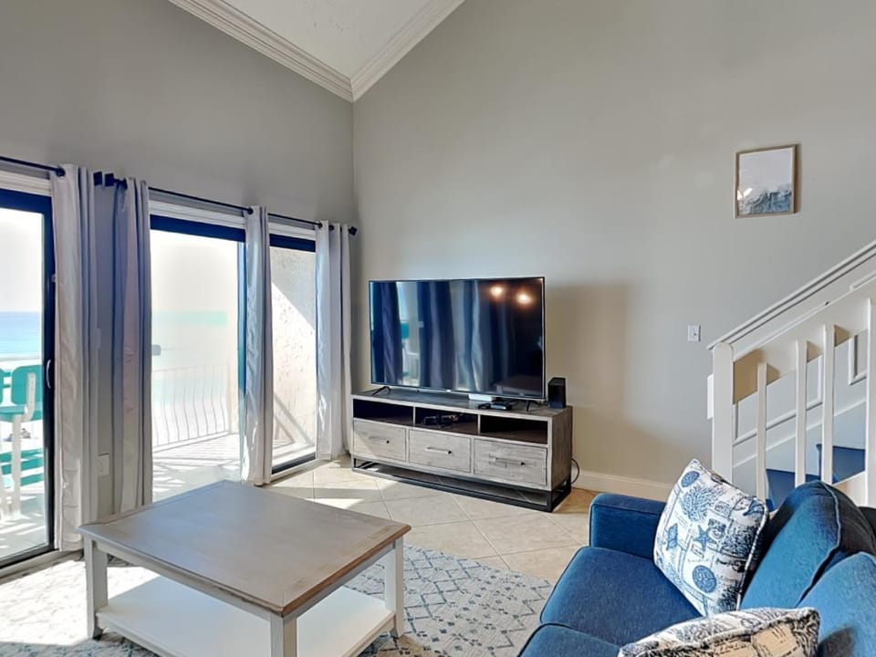 TV and multimedia, Balcony/Terrace, Living room, Seating area, Sea view, furniture