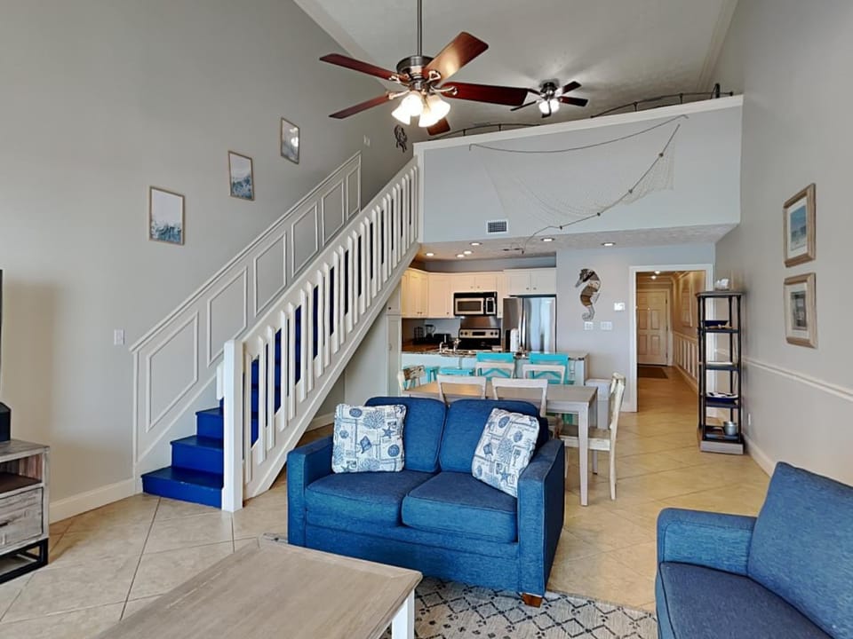 Kitchen or kitchenette, Living room, Seating area, Dining area, furniture