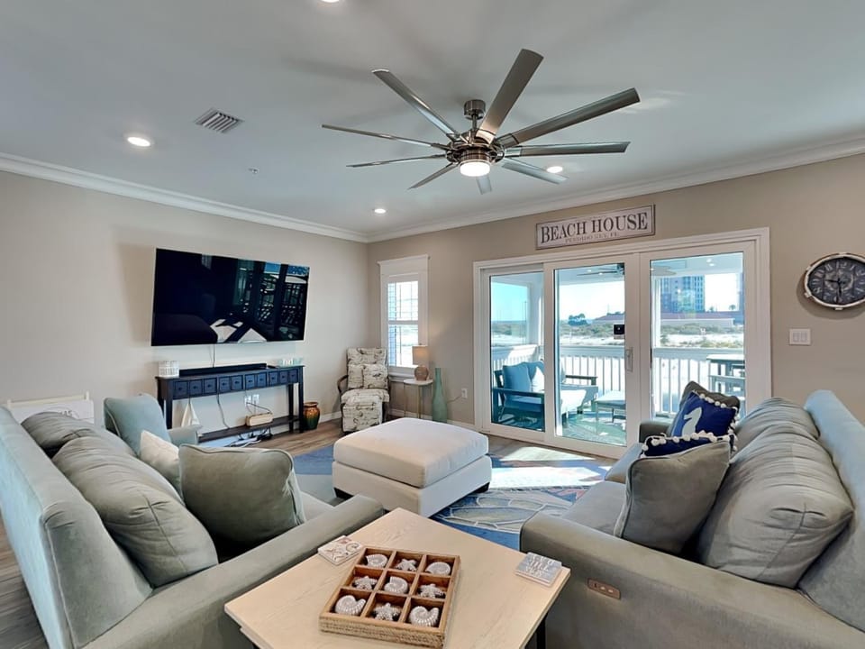 TV and multimedia, Balcony/Terrace, Living room, Seating area, furniture