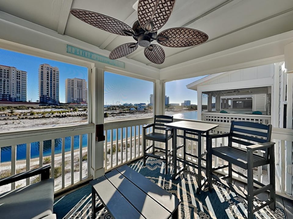 Balcony/Terrace, Seating area, City view, Sea view