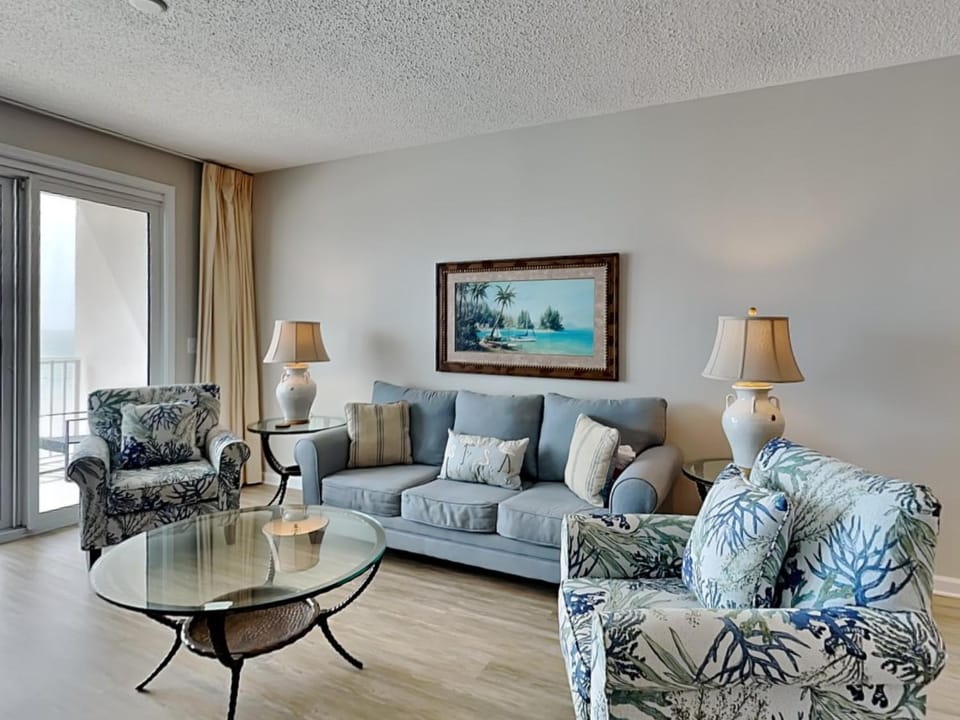 Balcony/Terrace, Living room, Seating area, furniture