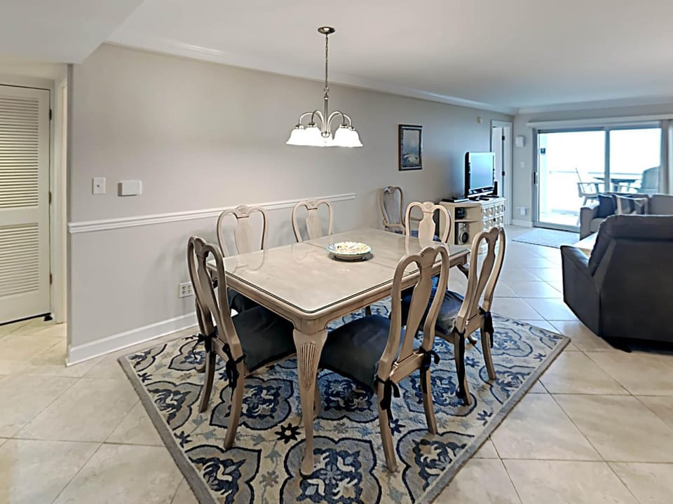 TV and multimedia, View (from property/room), Balcony/Terrace, Living room, Seating area, Dining area, Sea view, furniture