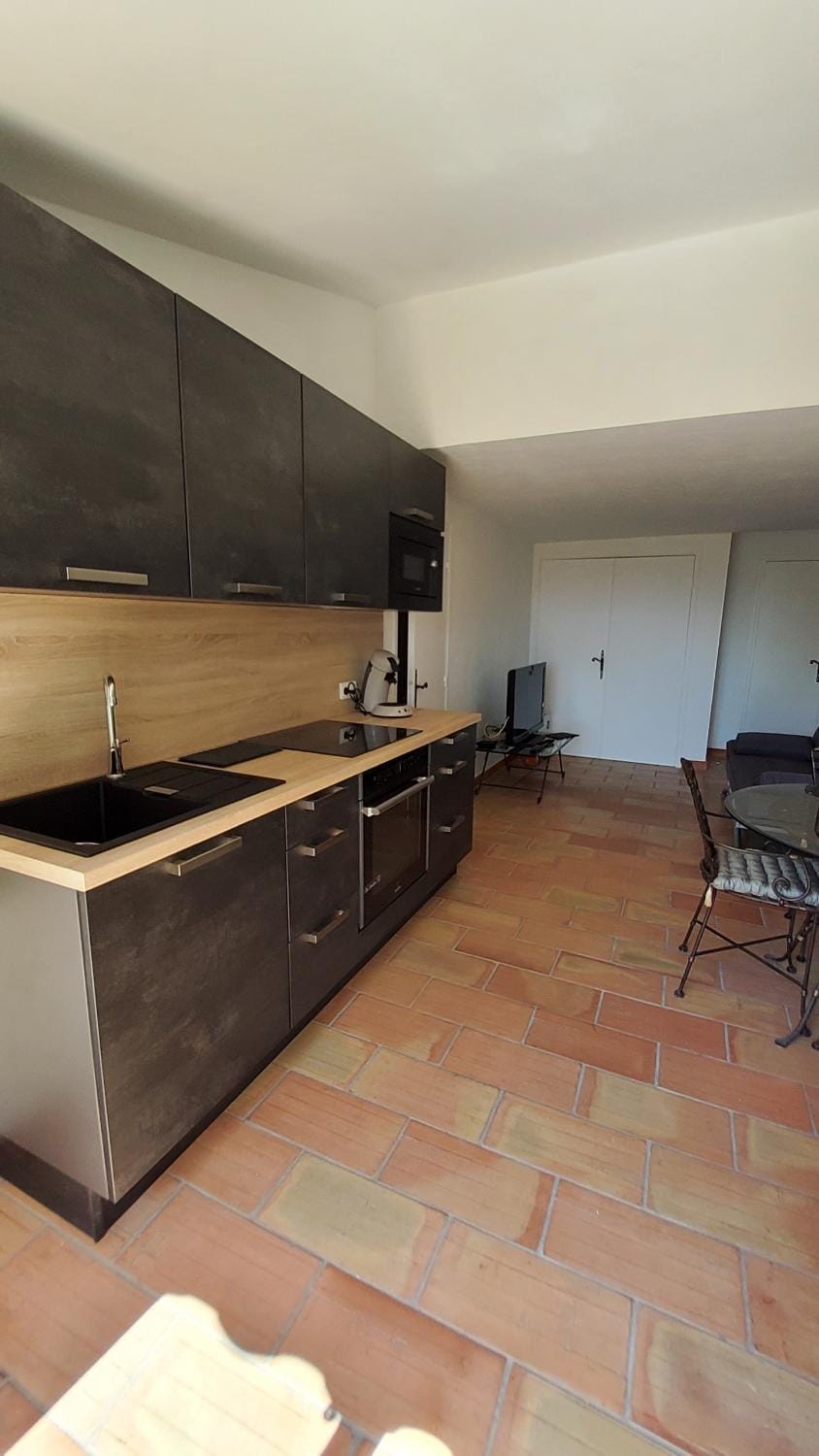 Kitchen or kitchenette