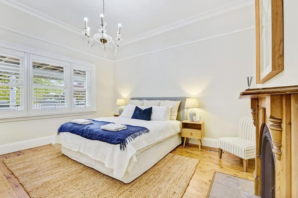 Kilarra House - Heritage Home on Byng St Sleeps 10 House in Orange