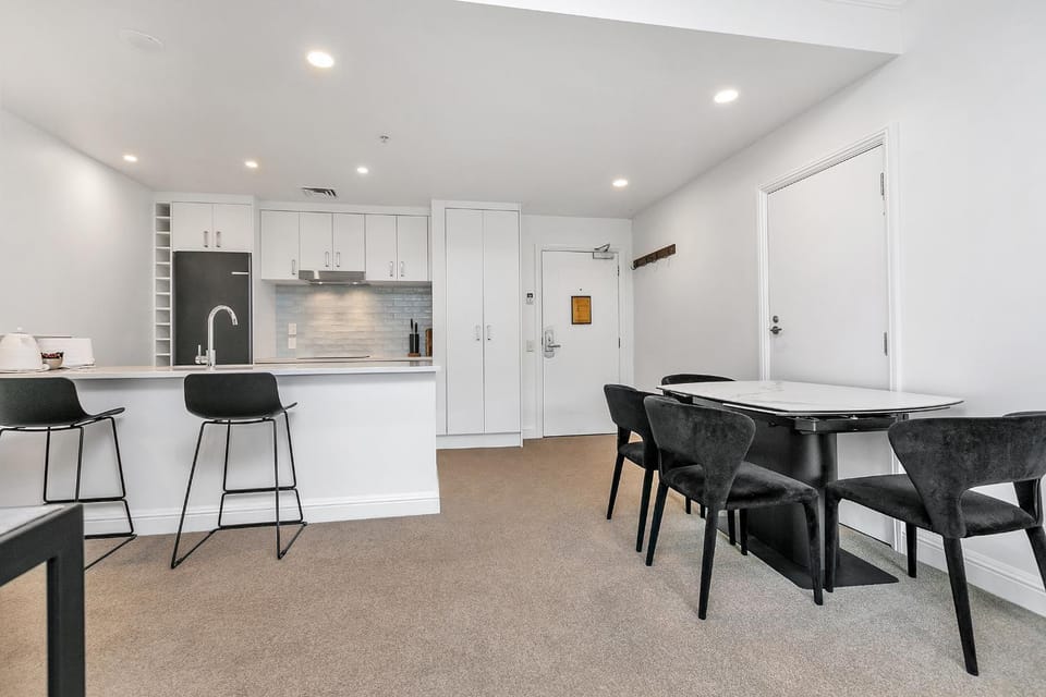 Kitchen or kitchenette, Living room, Dining area, oven