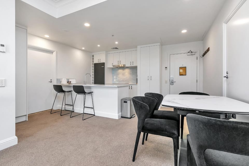 Kitchen or kitchenette, Dining area, oven, stove, air conditioner