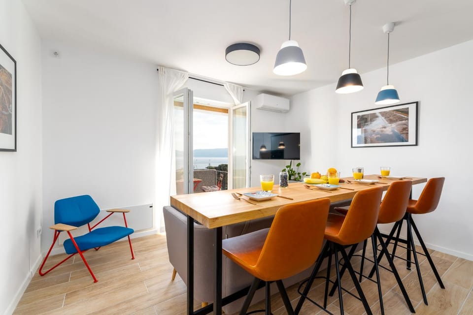 TV and multimedia, Dining area, Sea view, air conditioner