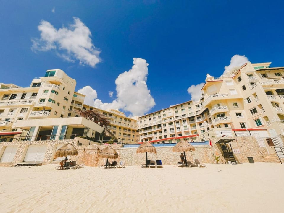 Cancun Plaza Condo Ocean front Apartment in Cancun