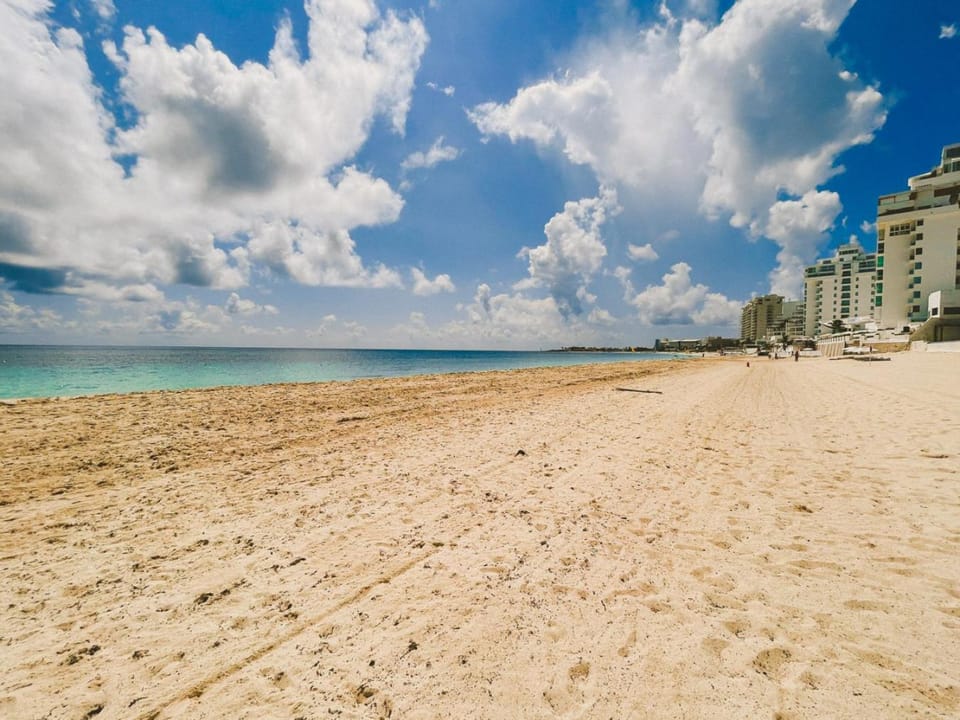 Cancun Plaza Condo Ocean front Apartment in Cancun